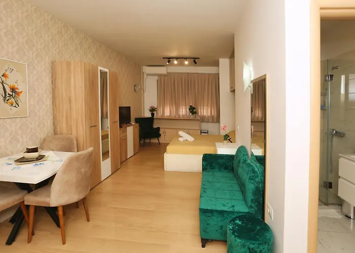 Cozy Apartment Near Square 21 Tirana