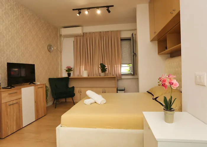 Cozy Apartment Near Square 21 Tirana