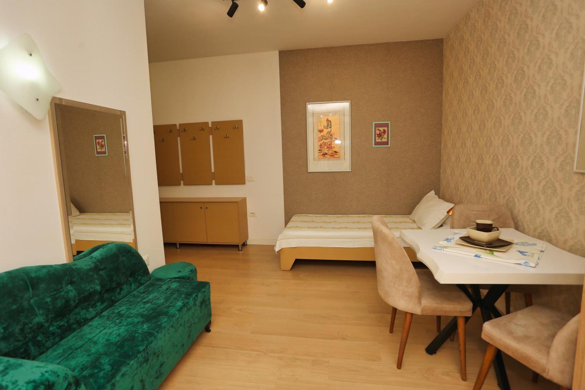 Cozy Near Square 21 Apartment