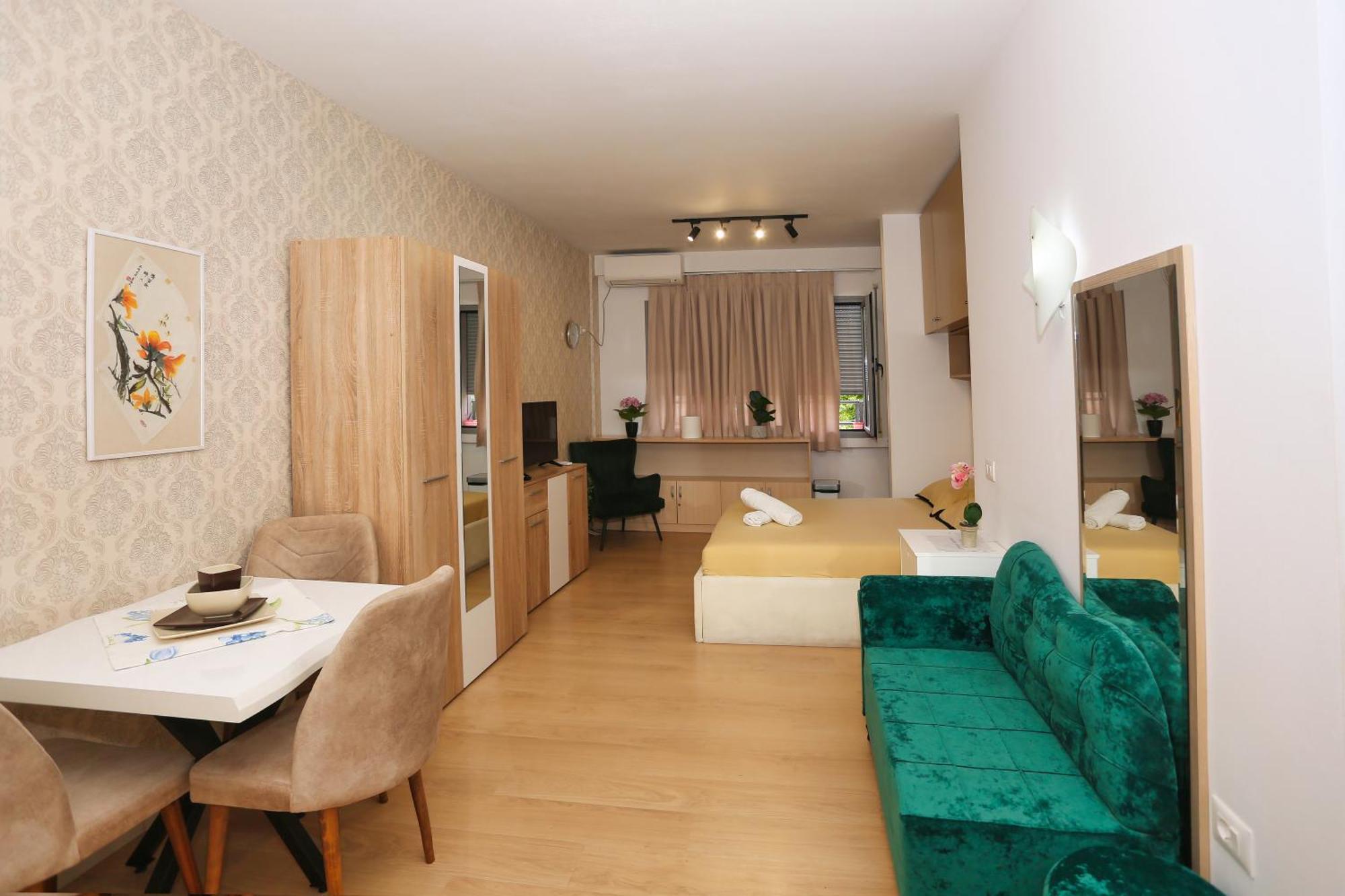Cozy Near Square 21 Apartment *