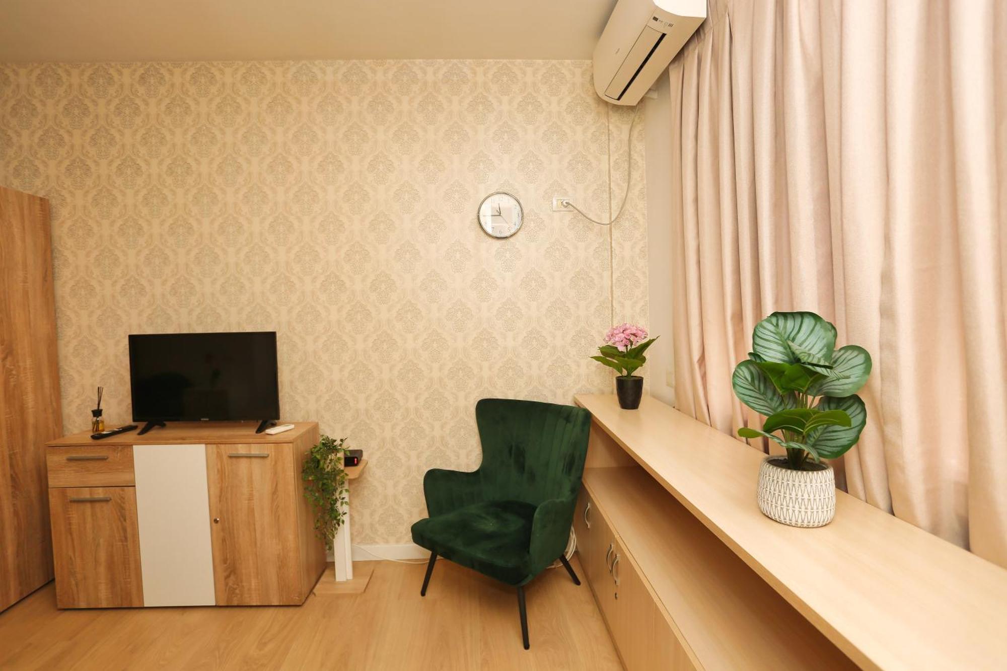 Cozy Near Square 21 *