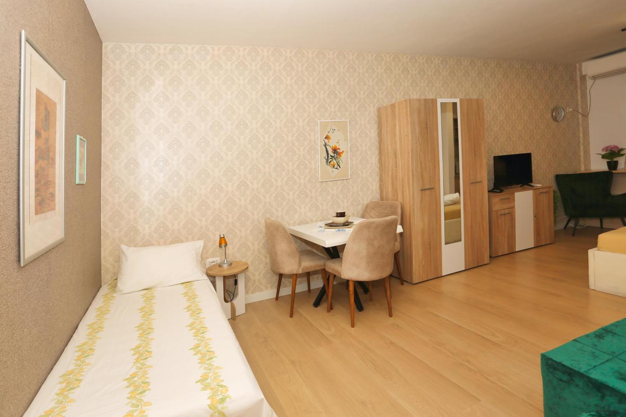 Cozy Near Square 21 * Tirana
