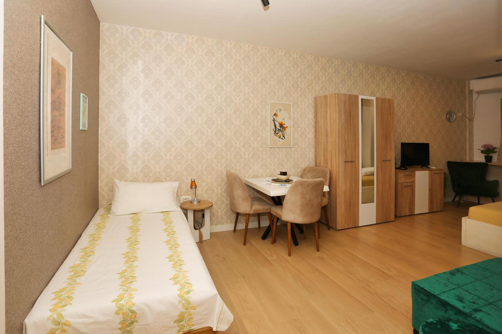 Cozy Near Square 21 Apartment